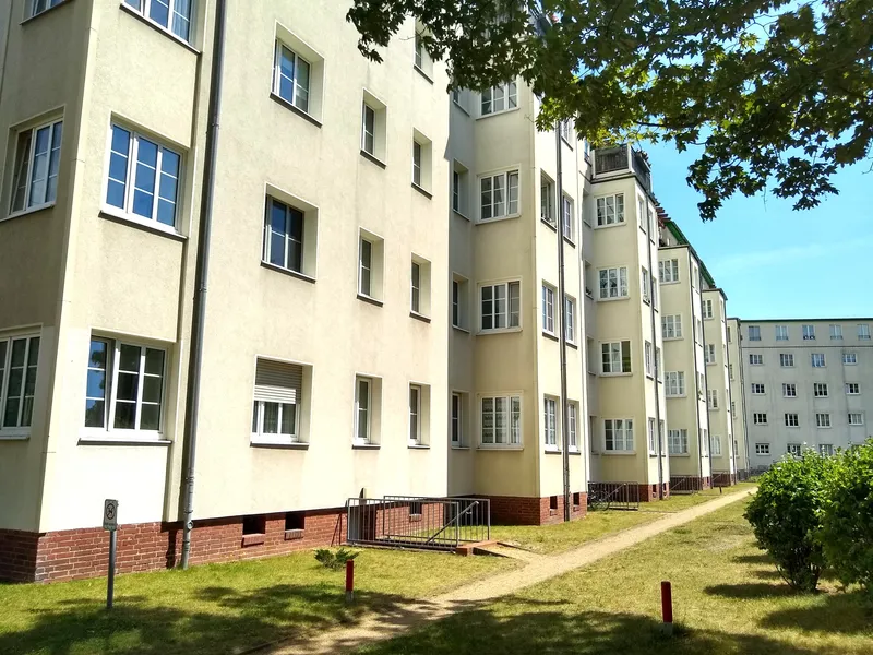 2-Zimmer-Wohnung mit Loggia – Renoviert & ruhig in Alt-Hohenschönhausen — photo 1